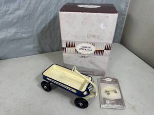 lot 32 image: Hallmark Kiddie Car Classics Wagon Decor