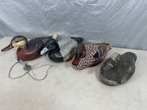 lot 41 image: 4 Carved Wooden Ducks