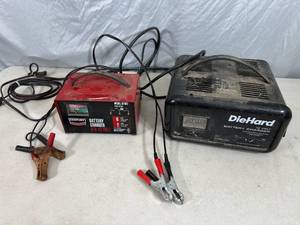 lot 120 image: 2 Battery Chargers
