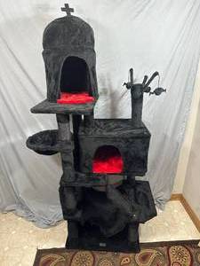 Large Cat Tree / Cat House