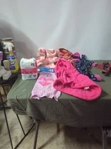 lot 5 image: Assorted Pet Clothing and Accessories - Set of 5