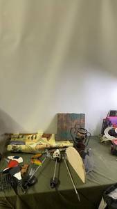 lot 24 image: Assorted Decorative Garden and Home Decor Items