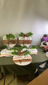 lot 25 image: Set of 5 Decorative Fall Door Signs with Seasonal Greetings