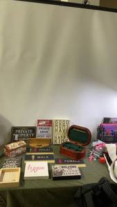lot 31 image: Collection of Decorative Signs and Jewelry Box
