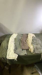 lot 52 image: Set of 5 Abercrombie & Fitch Cargo ShortsCapri Pants in Various Colors and Sizes