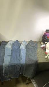 lot 58 image: Collection of 5 Womens Jeans - Express, Hollister, Abercrombie & The North Face