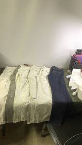 lot 59 image: Collection of 6 Womens Pants - Old Navy and Abercrombie & Fitch