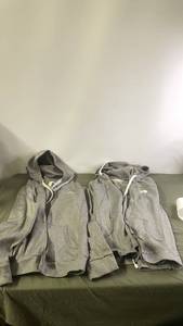 lot 63 image: Pair of Womens The North Face Heather Gray Hooded Jackets