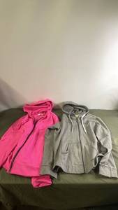 lot 67 image: Set of 2 The North Face Womens Hoodies - Pink and Gray