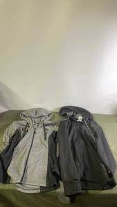 lot 71 image: Set of 2 Womens North Face Hooded Jackets - Size M