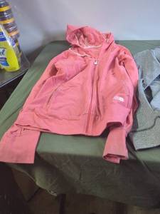 lot 72 image: Set of 2 North Face Zip-up Hoodies in Pink and Gray