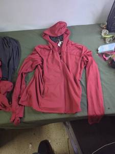 lot 73 image: Set of 2 Womens Hooded Jackets by The North Face