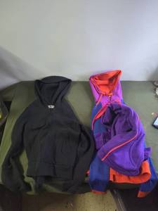 lot 75 image: Set of 3 The North Face Womens Hoodies