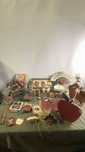 lot 112 image: Apple-Themed Country Kitchen Decor Collection