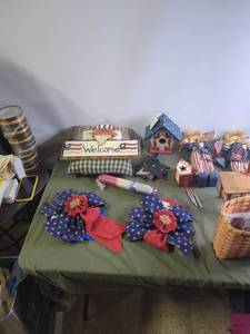 lot 155 image: Patriotic Americana Decor Set with Scarecrow Dolls and Pillows