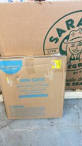 lot 191 image: 2 - Carlson Mini Gate with Small Pet Door Model #0680