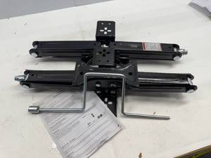 lot 122 image: RV LEVELING JACKS (SET OF 2)
