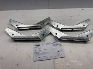 lot 136 image: PONTOON BUNK BRACKET