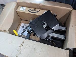 lot 25 image: FIFTH WHEEL HITCH