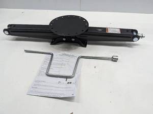 lot 73 image: RV LEVELING JACK
