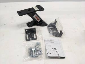 lot 82 image: 3-WAY HITCH FOR GARDEN TRACTOR