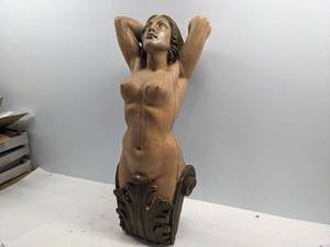 FIGUREHEAD