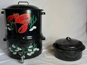 lot 96 image: Vintage Graniteware 3 Pc. Double Steam Pot 15 Lobster Clam Broth Spigot and 10 Round Covered Roaster