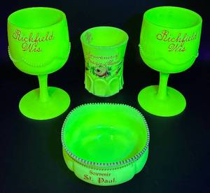 lot 33 image: Antique Uranium Custard Glass Souvenir Glassware