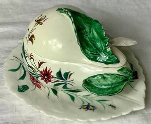 lot 62 image: Vintage Italian Handpainted Fruit Sugar Bowl with Lid and Spoon and 9 Tray
