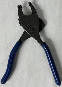 lot 138 image: Heyco No 29 Standard Strain Relief Pliers 14 opening (for Heyco Strain Relief Bushings)