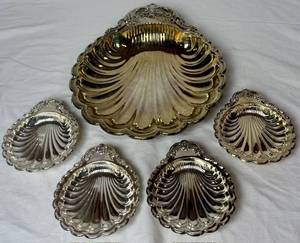 lot 216 image: Leonard Silverplated Large 14 Silver Plated Scallop Shell Bowl and 6 Small Serving Bowls