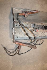 lot 27 image: Used Vintage Metal Pneumatic Chipping Hammers in Metal Box
