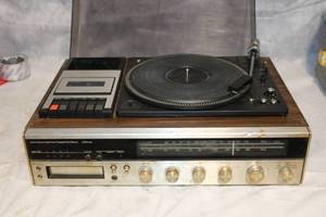 lot 35 image: Vintage JCPenney AMFM Stereo Eight Track and Cassette Player with Turntable