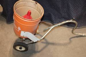 lot 42 image: Used Imperial Roto-Spred Mark VI Lawn Spreader
