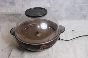 lot 59 image: West Bend Stir Crazy Electric Corn Popper