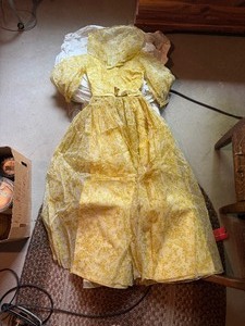 lot 4 image: Vintage Yellow Dress With Petticoat