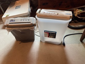 lot 8 image: Lot of (2) Paper Shredders - Works