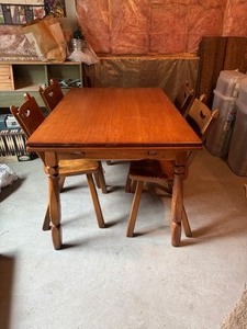 lot 15 image: Cushman Colonial Creations Table & Chairs BRING HELP TO MOVES