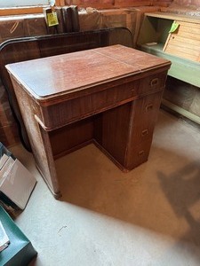 lot 18 image: Antique Singer Sewing Machine Desk BRING HELP TO MOVE