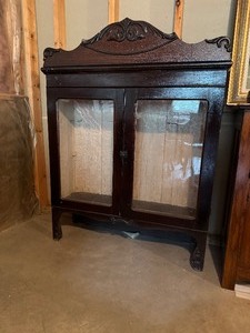 lot 19 image: Vintage Hutch BRING HELP TO MOVE