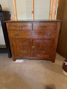 lot 21 image: Vintage Buffet