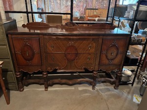 lot 23 image: Beautiful Antique Buffet Table