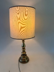 lot 28 image: Large Lamp