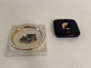 lot 37 image: Sheaffers Cartridge Fill Desk Set Bases Only & Hyalyn Porcelain Glazed Ashtray