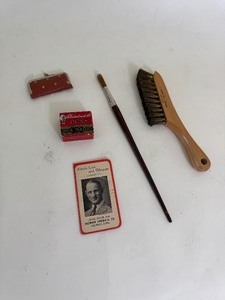 lot 43 image: Small Vintage Items