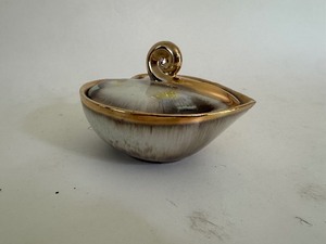 lot 44 image: Vintage Carstens Tonnieshof W. Germany Art Pottery Covered Heart Bowl Dish