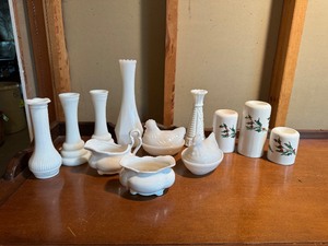 lot 78 image: Milk Glass & White Items