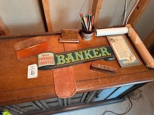 lot 98 image: Vintage Banker Items