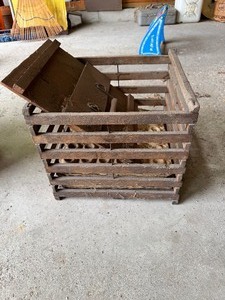 lot 103 image: Vintage Egg Crate