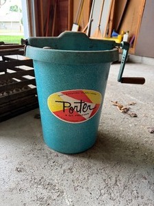 lot 104 image: Vintage Porter 4 Quart Electric Ice Cream Freezer Ice Cream Maker